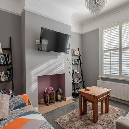 Entire 2-Bedroom House With Garden Йорк Екстер'єр фото