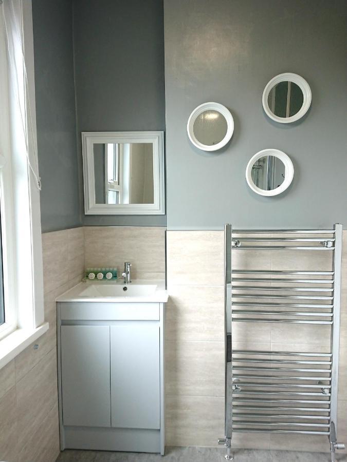 Entire 2-Bedroom House With Garden Йорк Екстер'єр фото